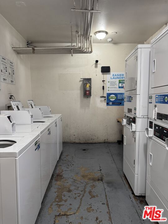 920 S Hobart Boulevard, Los Angeles CA: https://media.crmls.org/mediaz/be28f390-6cef-4a01-b3e9-51b88730a5b7.jpg