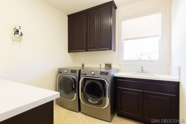 13388 Highlands Ranch Rd, Poway CA: https://media.crmls.org/mediaz/be290a9f-248e-40aa-b31f-7ada69a58be9.jpg