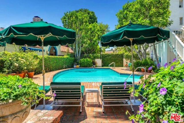 1416 Havenhurst Drive, West Hollywood CA: https://media.crmls.org/mediaz/be292cd6-f8a3-4274-870b-1190804b3d14.jpg