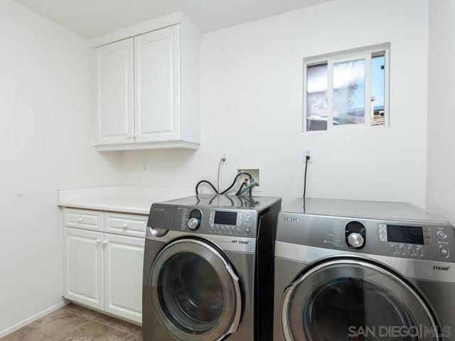 460 Chardonnay Court, San Marcos CA: https://media.crmls.org/mediaz/be295e44-580c-499b-9f08-c6c818c70d7d.jpg