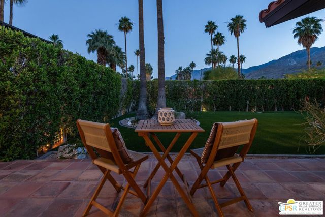 284 E Ocotillo Avenue, Palm Springs CA: https://media.crmls.org/mediaz/be29d247-a977-4fb3-9b10-d8854a6d4418.jpg