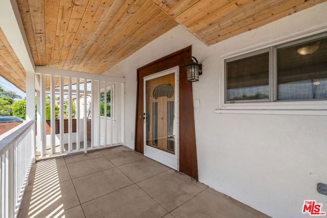 519 W Elm Avenue, Inglewood CA: https://media.crmls.org/mediaz/be2a0604-1cab-4cb1-88e3-54d2aab6660e.jpg