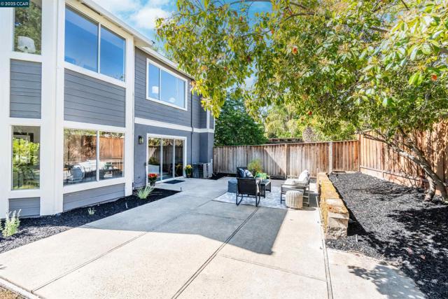 5 Stuart Place, Danville CA: https://media.crmls.org/mediaz/be2aaaea-5de7-46d4-923b-796e0467ccf3.jpg