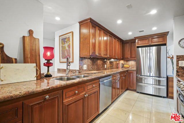 801 Ocean Avenue, Santa Monica CA: https://media.crmls.org/mediaz/be2add30-8775-4b58-854a-0e9dfbfb7c37.jpg