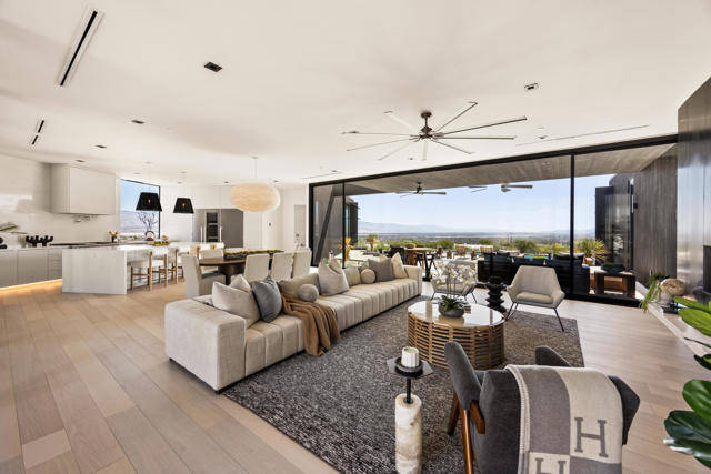 2085 Desert Flower Court, Palm Springs CA: https://media.crmls.org/mediaz/be2ae933-9d90-4fd1-9da5-fbebbca57b83.jpg