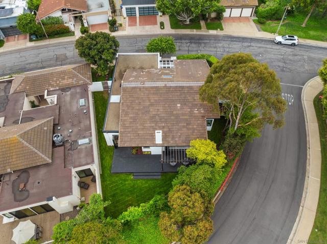 6555 Caminito Northland, La Jolla CA: https://media.crmls.org/mediaz/be2b3213-3bf0-40e8-b262-f7cc78d6f9fc.jpg