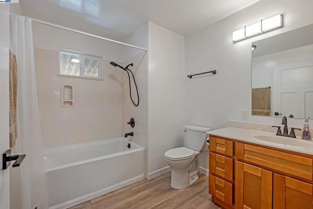 29270 Sandburg Way, Hayward CA: https://media.crmls.org/mediaz/be2b3ca4-4a04-4206-976a-46219b12122d.jpg