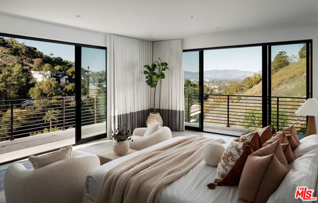 3820 Knobhill Drive, Sherman Oaks CA: https://media.crmls.org/mediaz/be2b4d70-63b4-4d32-b4c9-aae45e7ec58d.jpg