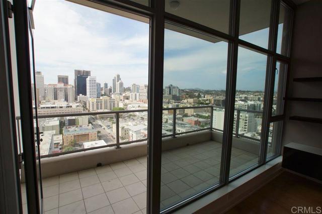 Detail Gallery Image 1 of 20 For 575 6th Ave #1701,  San Diego,  CA 92101 - 1 Beds | 1 Baths