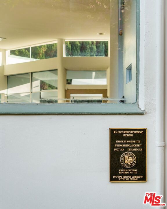 947 N Martel Avenue, Los Angeles CA: https://media.crmls.org/mediaz/be2c25b0-da32-473a-8871-07bc47029b6e.jpg