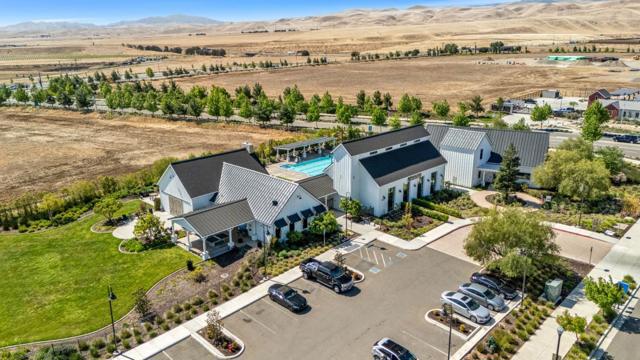 6326 Moser Way, Tracy CA: https://media.crmls.org/mediaz/be2c59d6-83be-4070-a055-f3bf02f58b7f.jpg