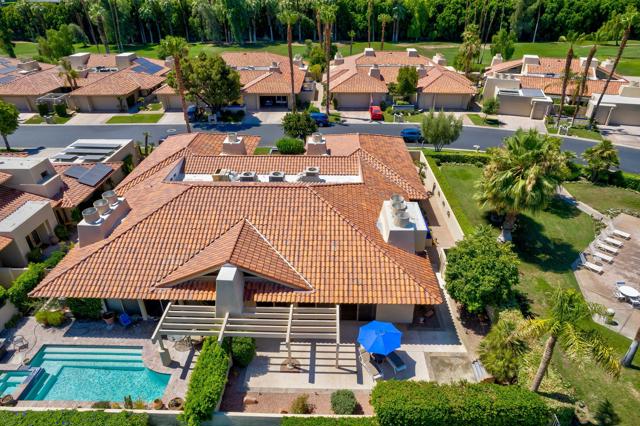 212 S Kavenish Drive, Rancho Mirage CA: https://media.crmls.org/mediaz/be2c91f5-f989-4640-8897-42c7abe0c027.jpg