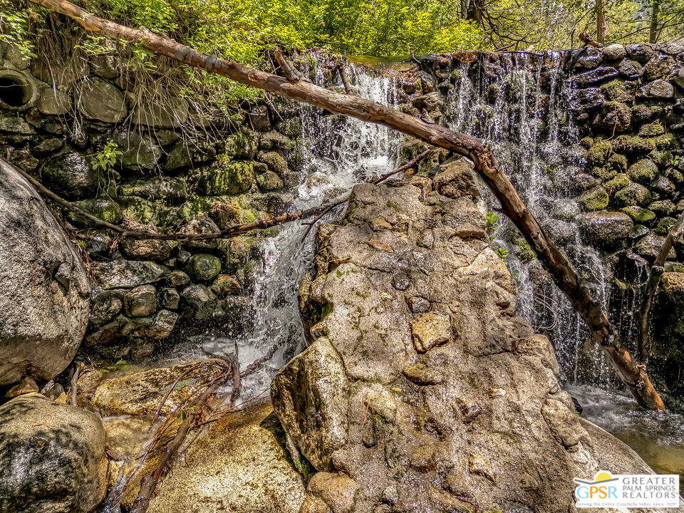 https://media.crmls.org/mediaz/be2d08e8-8f38-4214-bb3a-b33b8c004e45.jpg?preset=X-Large
