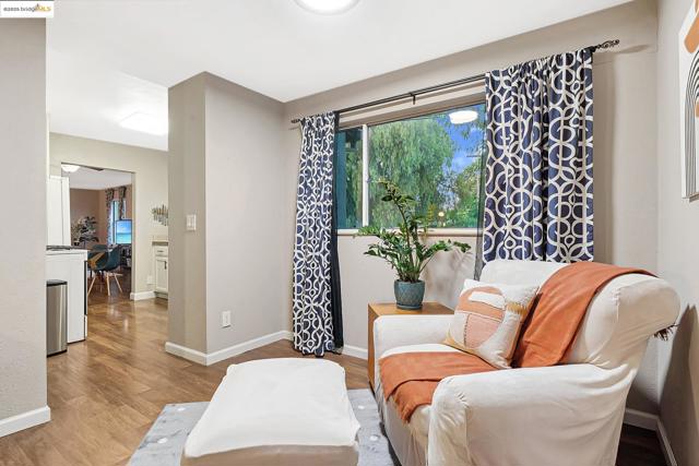 2670 Crescent Dr, Concord CA: https://media.crmls.org/mediaz/be2d59da-b915-43bf-a3fc-aeb93dd8cc12.jpg