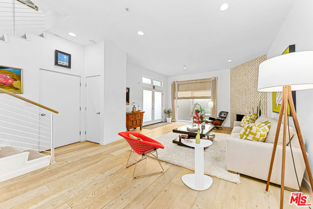 938 LINCOLN Boulevard, 8 photo 5