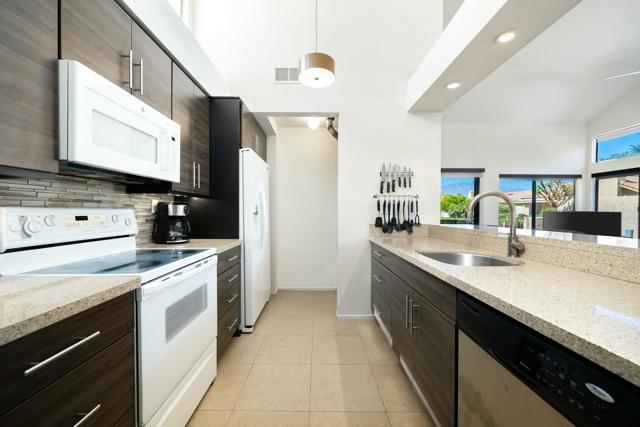 17 Margarita Road, Palm Desert CA: https://media.crmls.org/mediaz/be2da524-b75a-4ae4-95c0-667206fc0350.jpg