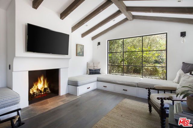 770 Via Manana, Montecito CA: https://media.crmls.org/mediaz/be2db38a-5df6-4e2f-8d43-fc6bae81041e.jpg