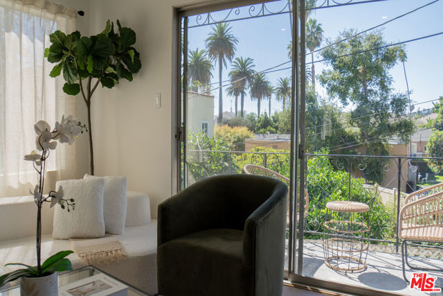 4579 Ambrose Avenue, Los Angeles CA: https://media.crmls.org/mediaz/be2e7117-cdd0-4c7d-a9dc-2e166074ee40.jpg