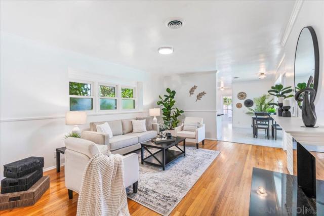 2602 N Louise, Santa Ana CA: https://media.crmls.org/mediaz/be2f540b-20de-4aea-969a-264d1c6f3f3b.jpg