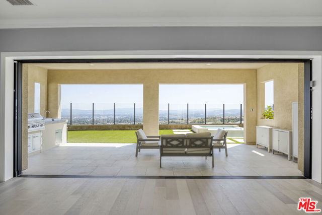 20326 W Liverpool Way, Porter Ranch CA: https://media.crmls.org/mediaz/be2fc105-06f7-4b7e-9cfd-c56c2165f042.jpg