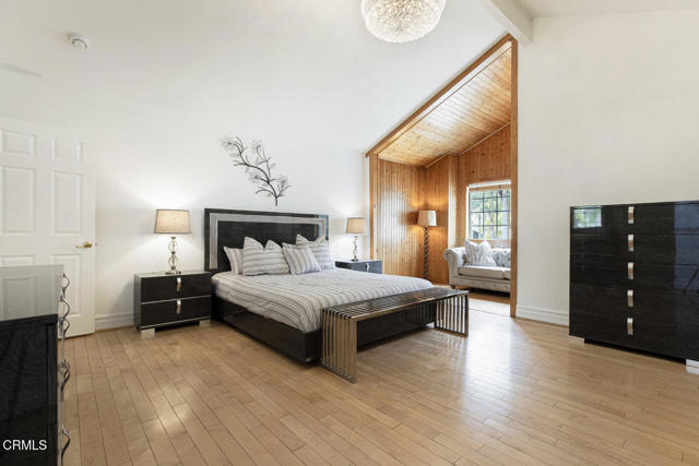 8857 Bluffdale Dr, Sun Valley CA: https://media.crmls.org/mediaz/be2feb51-c193-4a1b-b480-8622aba1d574.jpg