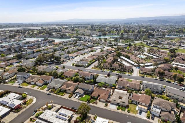 858 Chrysopolis Drive, Foster City CA: https://media.crmls.org/mediaz/be3114a8-d7e6-4836-998b-ee772cb1d441.jpg