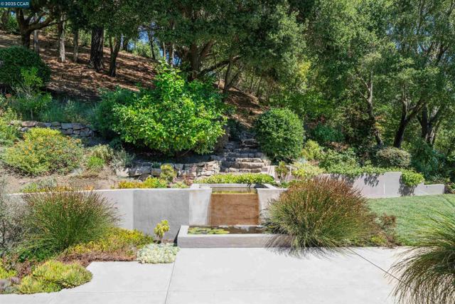 10 ICHABOD LANE, Orinda CA: https://media.crmls.org/mediaz/be322fa9-5a1c-4651-ad12-575bdf80384f.jpg