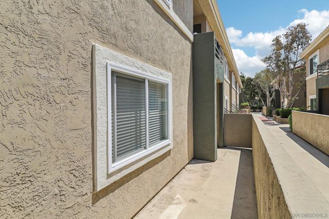 7565 Charmant Dr, San Diego CA: https://media.crmls.org/mediaz/be32e066-a1bf-4b5d-b7e9-baec7dc79561.jpg