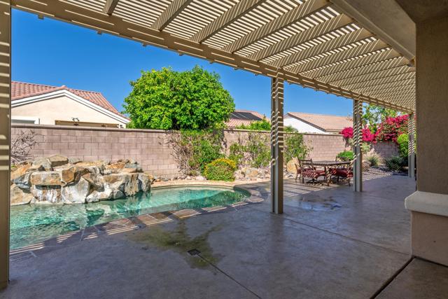 36411 Tallowood Drive, Palm Desert CA: https://media.crmls.org/mediaz/be333171-bf56-4aa7-abac-78d30216a6c8.jpg