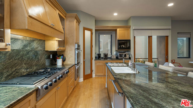 4115 Roma Court, Marina del Rey CA: https://media.crmls.org/mediaz/be33f30c-3fe8-4432-b22a-80449943d352.jpg