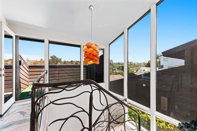 194 Neptune Ave, Encinitas CA: https://media.crmls.org/mediaz/be342577-1b11-426a-b2be-01c0da7235e9.jpg