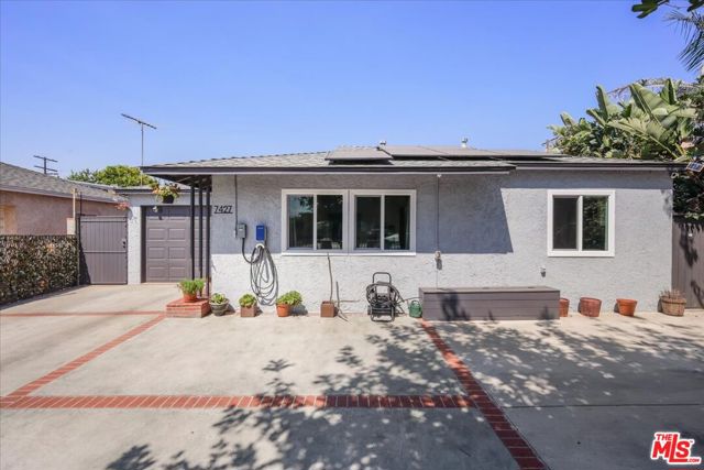 7427 Cleon Avenue, Sun Valley CA: https://media.crmls.org/mediaz/be343a8e-4eea-4b20-bee1-bc5313cb9101.jpg