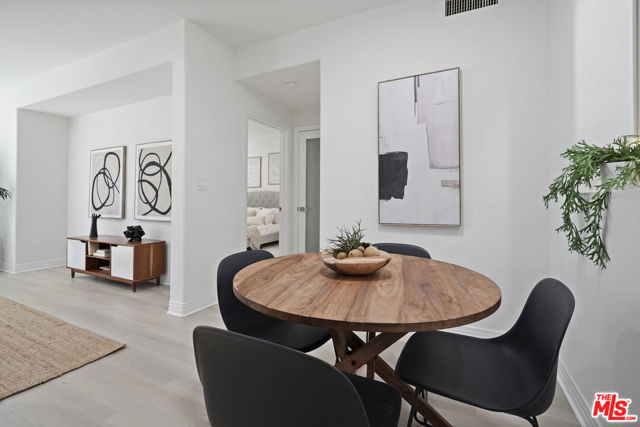 7100 Playa Vista Drive, Playa Vista CA: https://media.crmls.org/mediaz/be344966-3780-467d-9c01-84c2be2643b9.jpg