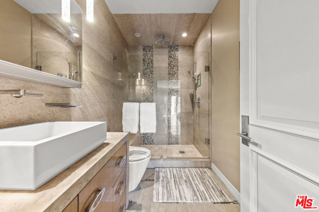 3170 KINGS Court, Los Angeles CA: https://media.crmls.org/mediaz/be346799-34d4-44a1-9375-c732332aaf03.jpg