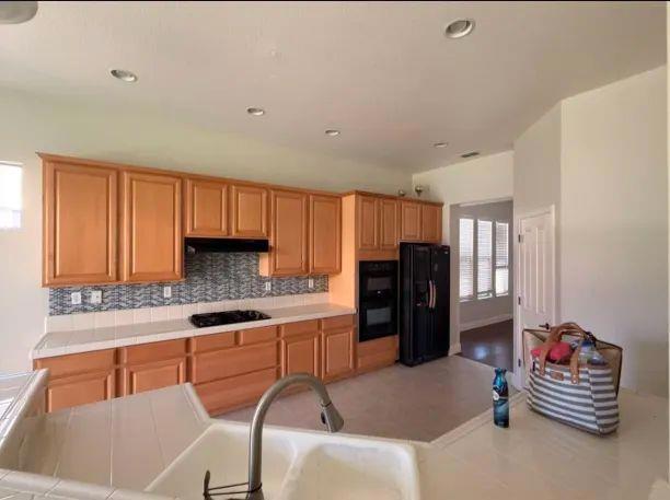 https://media.crmls.org/mediaz/be349b9e-9098-4327-82d4-c332a7df4dfd.jpg?preset=X-Large