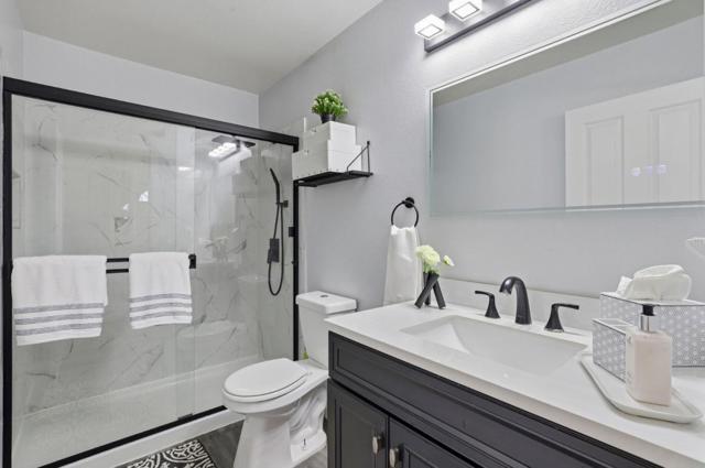 1680 El Camino De Vida, Hollister CA: https://media.crmls.org/mediaz/be349f77-115d-4a53-8474-0265f4f3c469.jpg