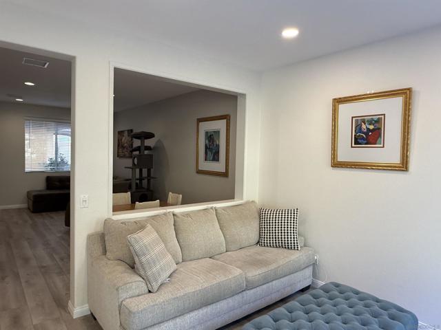 12530 Heatherton Ct, San Diego CA: https://media.crmls.org/mediaz/be34a253-1852-4acd-bfb1-4dc95f3548a9.jpg
