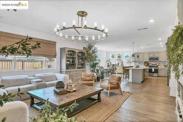 5153 MANIAGO WAY, Antioch CA: https://media.crmls.org/mediaz/be34b544-c280-4dc1-b92d-91f1a7293282.jpg