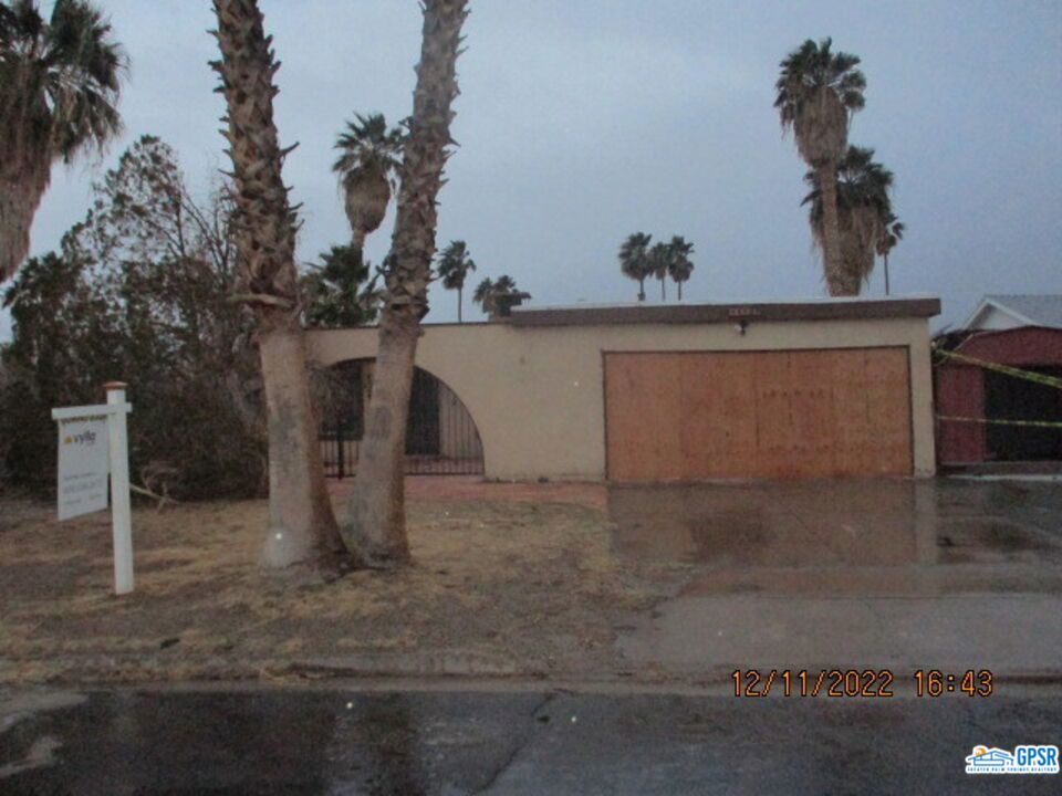 44121 N Shadow Way