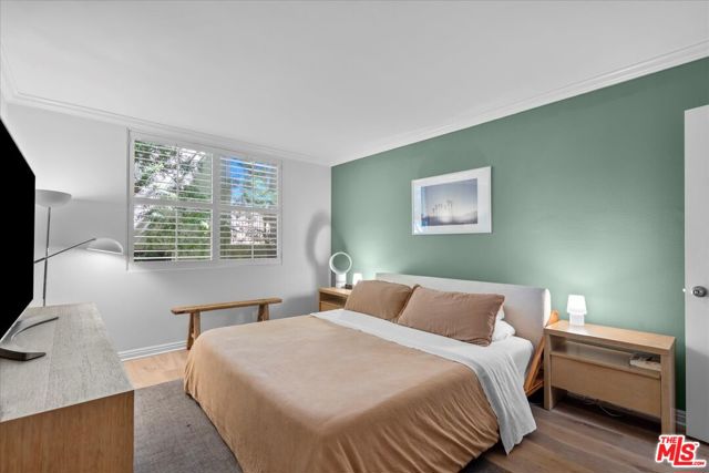 927 N Kings Road, West Hollywood CA: https://media.crmls.org/mediaz/be354cea-7ae2-4739-98b0-b444586f93bb.jpg
