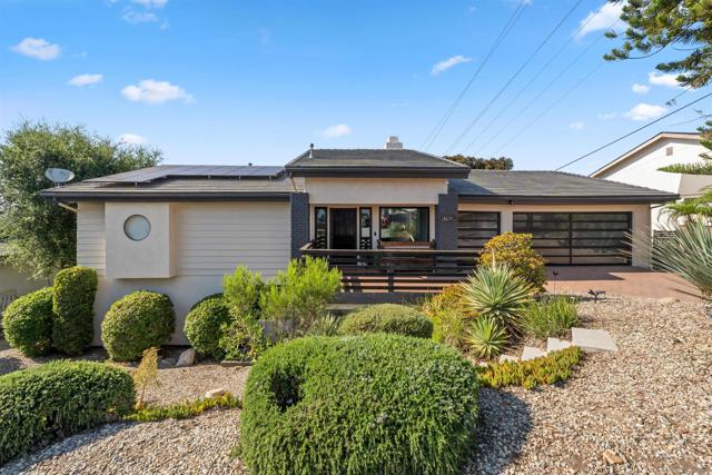 17924 Saint Andrews Dr, Poway CA: https://media.crmls.org/mediaz/be35746c-43d8-461f-8d74-1bbedcda7482.jpg