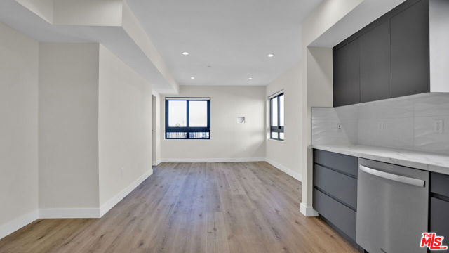 846 S Mariposa Avenue, Los Angeles CA: https://media.crmls.org/mediaz/be35ef0c-ace7-4568-a479-ab5fa809bece.jpg