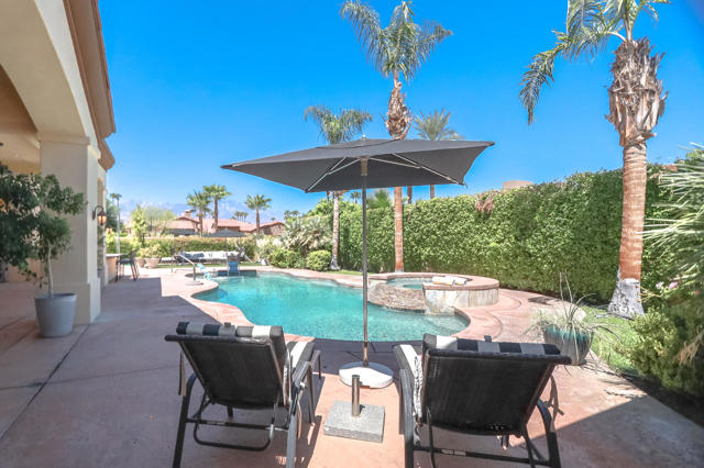 16 Villaggio Place, Rancho Mirage CA: https://media.crmls.org/mediaz/be362df4-70fb-4b9e-9e46-ebe65d597486.jpg