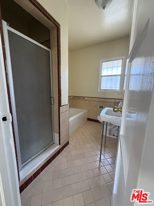 4196 5th Avenue, Los Angeles CA: https://media.crmls.org/mediaz/be36436e-4326-4518-94a5-999123122f55.jpg