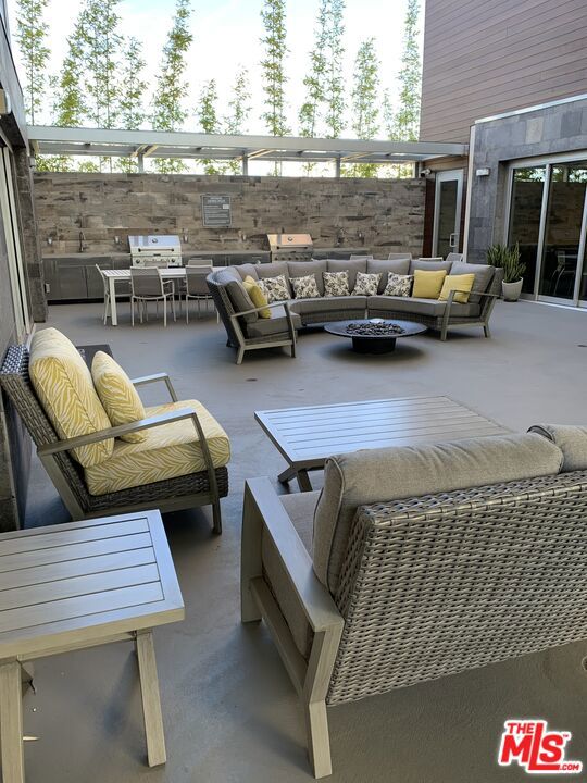 4140 Glencoe Avenue, Marina del Rey CA: https://media.crmls.org/mediaz/be36c5d2-940c-474f-b181-184e214a4a2d.jpg