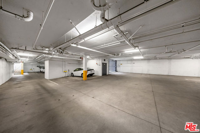 1529 S Westgate Avenue, Los Angeles CA: https://media.crmls.org/mediaz/be374d53-8c85-4ddc-8940-1683c341fc15.jpg