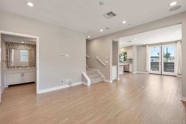 Detail Gallery Image 8 of 39 For 1105 Hibiscus Way, Oceanside,  CA 92054 - 3 Beds | 2/1 Baths