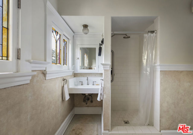 2102 W 24th Street, Los Angeles CA: https://media.crmls.org/mediaz/be38d573-21de-4d9d-810c-b9ed49adde6e.jpg