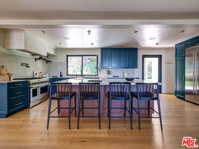 8674 Edwin Drive, Los Angeles CA: https://media.crmls.org/mediaz/be38fda4-49f9-4c71-b15a-50c39a10ddb0.jpg