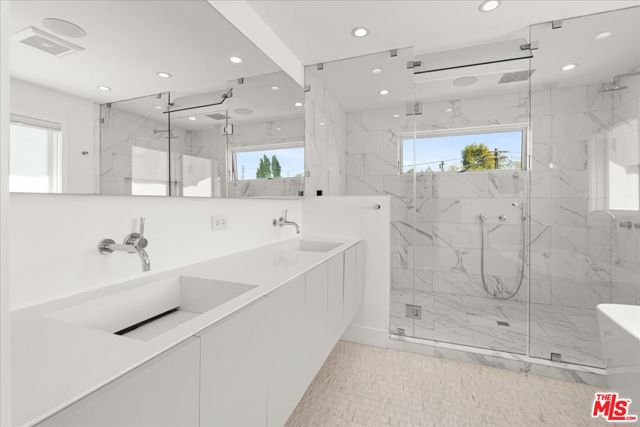 4525 Melbourne Avenue, Los Angeles CA: https://media.crmls.org/mediaz/be394a2c-eb19-4add-8aa3-c0bf445bebaa.jpg